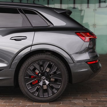 a-point - Audi Q8 e-tron 1